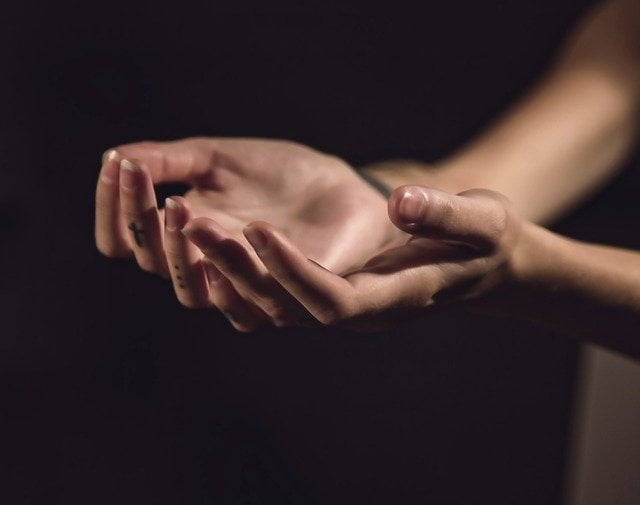 wat je tegen de ribbels en verticale strepen op je nagels kunt doen.